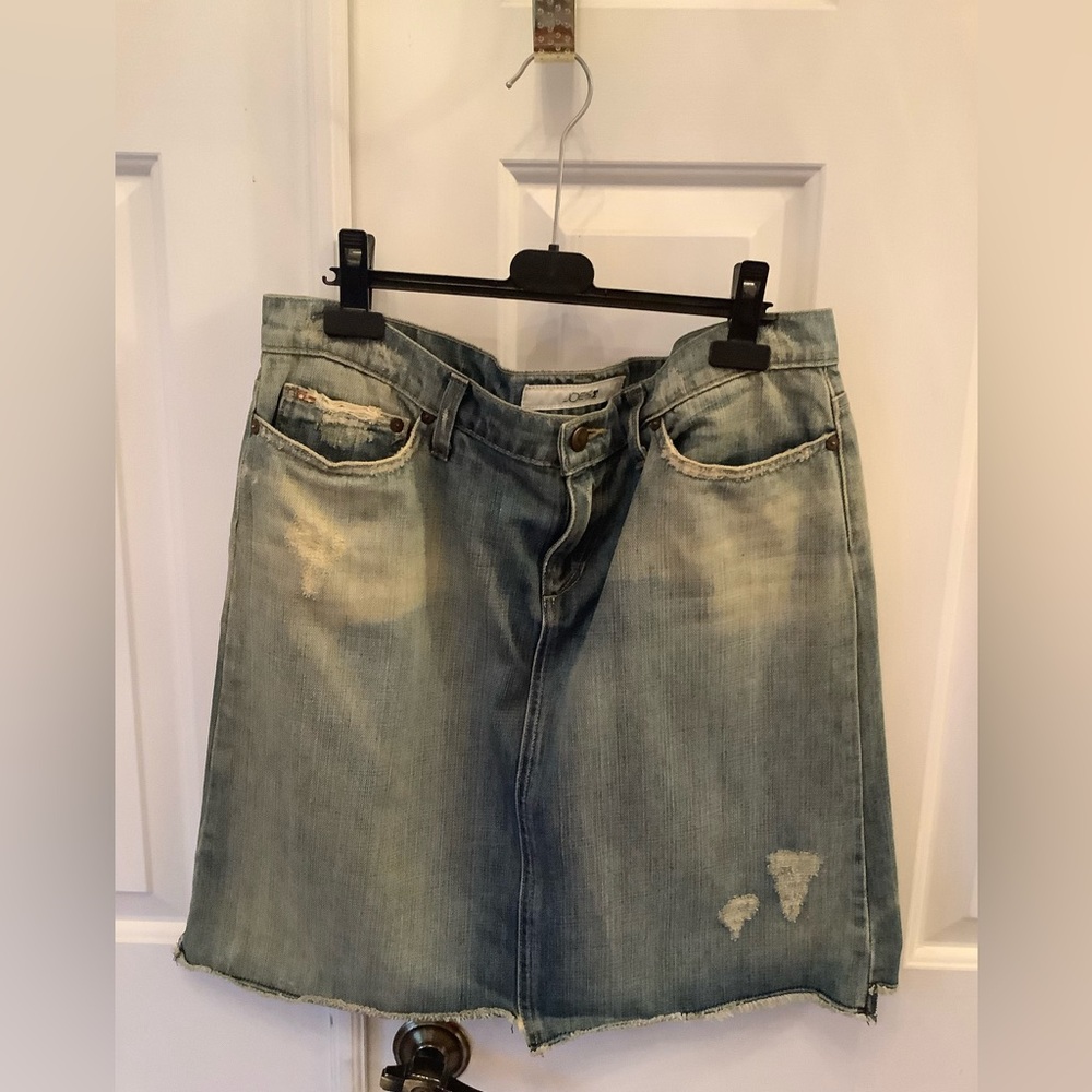 Joe’s Jeans distressed denim skirt size 31